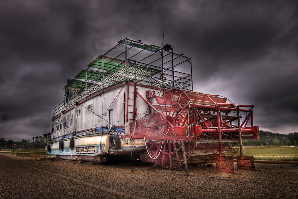 IMAGE: http://i1208.photobucket.com/albums/cc379/mercury1234/darkenedboatredrudderpmx2_MG_4708_09_10_tonemapped.jpg